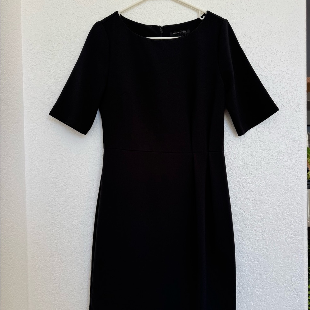 Banana Republic size 6 Classic Black Long Sleeve Dress